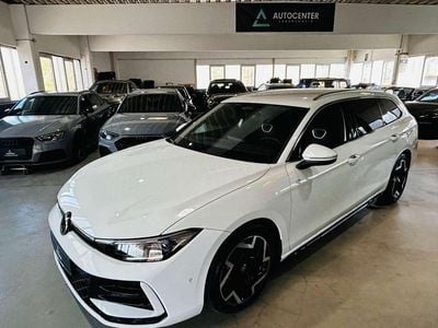 Usata VW Passat R-line 150 CV (110 kW) 2025 Bianco Station wagon
