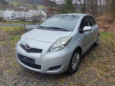 Gebraucht Toyota Yaris 69 PS (50 kW) 2011 Grau Kleinwagen