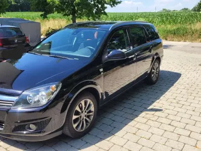 Gebraucht Opel Astra Edition 116 PS (85 kW) 2010 Schwarz Kombi