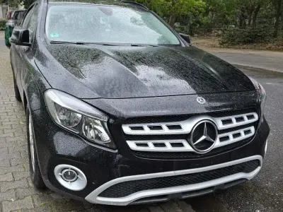 Używany Mercedes GLA180 Style 122 KM (89 kW) 2018 Czarny SUV