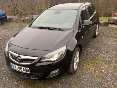 Gebraucht Opel Astra 125 PS (91 kW) 2011 Schwarz Kombi