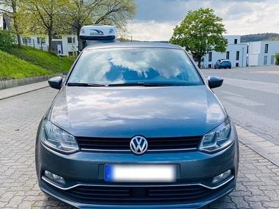 Używany VW Polo Highline 90 KM (66 kW) 2015 Szary Sedan/Limuzyna