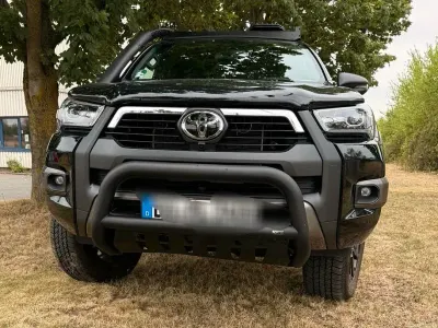 Gebraucht Toyota HiLux 204 PS (150 kW) 2025 Schwarz Pickup