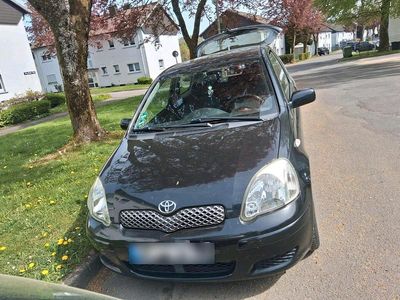 Usata Toyota Yaris 65 CV (47 kW) 2004 Nero Utilitaria