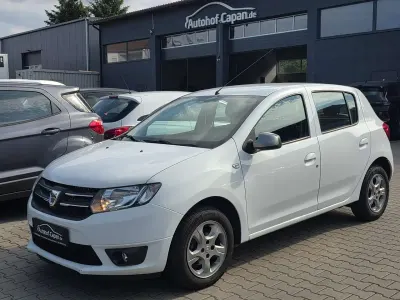 Gebraucht Dacia Sandero Celebration 75 PS (55 kW) 2016 Gletscherweiss Limousine