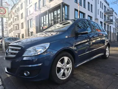 Gebraucht Mercedes B200 140 PS (102 kW) 2009 Blau Van / Kleinbus