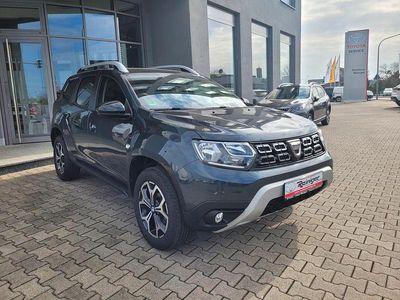Gebraucht Dacia Duster Celebration 150 PS (110 kW) 2021 Grau metallic SUV