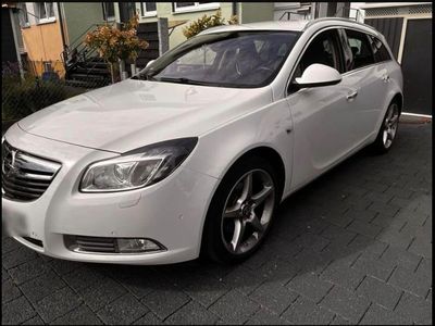 Gebraucht Opel Insignia 194 PS (142 kW) 2013 Weiß Kombi