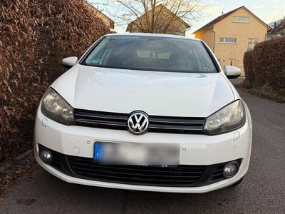 Gebraucht VW Golf VI Team 102 PS (75 kW) 2010 Weiß Kleinwagen