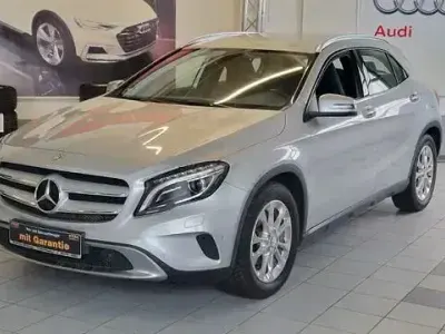 Gebraucht Mercedes GLA200 156 PS (114 kW) 2015 Silber SUV