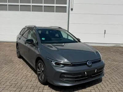 Gebraucht VW Golf VIII 150 PS (110 kW) 2026 Grau Kombi