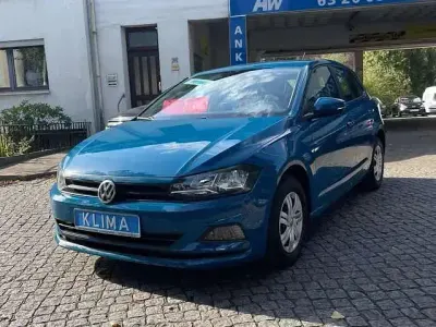 Gebraucht VW Polo Trendline 65 PS (47 kW) 2019 Dark petrol Kleinwagen