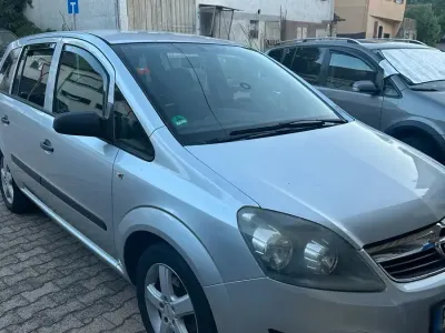 Gebraucht Opel Zafira 116 PS (85 kW) 2009 Silber Van / Kleinbus