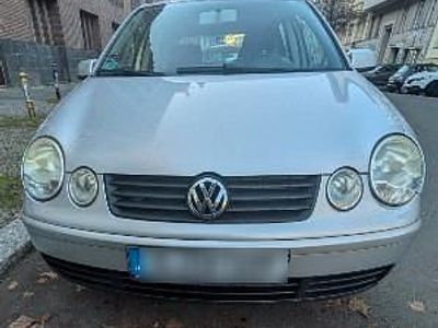 Silber Gebraucht 2004 VW Polo Kleinwagen | 2.900 €