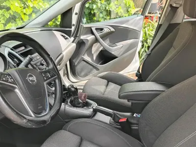 Używany Opel Astra 115 KM (84 kW) 2013 Biały Kombi