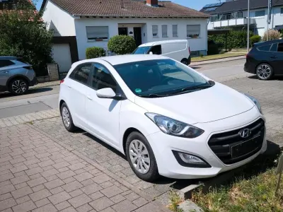 Gebraucht Hyundai i30 110 PS (80 kW) 2016 Weiß Kleinwagen