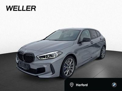 Skyscraper grau (grau) Gebraucht 2022 BMW M135 Comfort Edition Kleinwagen | 32.880 € (Guter Preis)