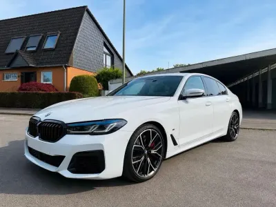 Gebraucht BMW M550 Performance 530 PS (389 kW) 2021 Weiß Limousine