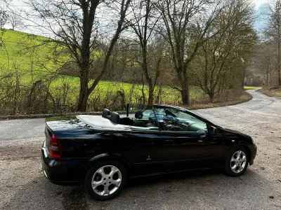 Używany Opel Astra Cabriolet 101 KM (74 kW) 2005 Czarny Kabriolet