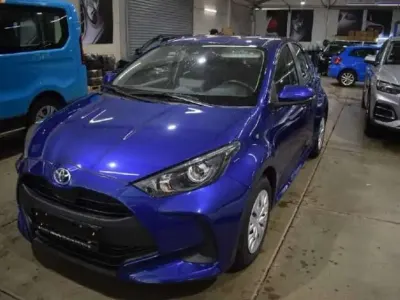 Gebraucht Toyota Yaris Hybrid Business Edition 116 PS (85 kW) 2022 Nachtblau 8w7 Kleinwagen