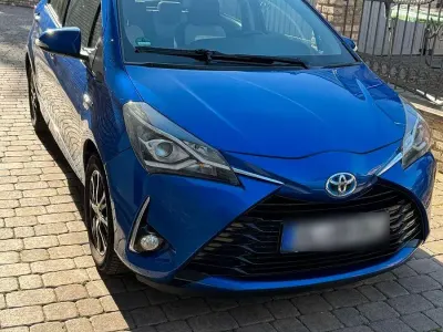Gebraucht Toyota Yaris Hybrid 101 PS (74 kW) 2017 Blau Kleinwagen
