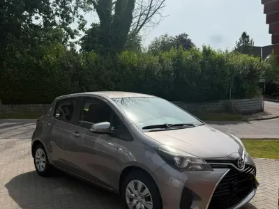 Gebraucht Toyota Yaris Hybrid 101 PS (74 kW) 2015 Kleinwagen