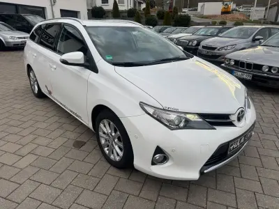 Gebraucht Toyota Auris Touring Sports Edition 124 PS (91 kW) 2015 Weiß Kombi