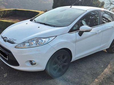 Gebraucht Ford Fiesta 97 PS (71 kW) 2012 Weiß Kleinwagen