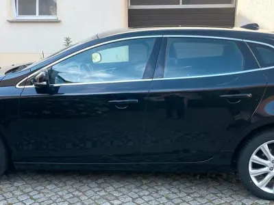 Gebraucht Volvo V40 190 PS (139 kW) 2014 Schwarz Limousine