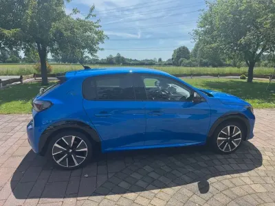 Gebraucht Peugeot e-208 GT 100 kW (136 PS) 2020 Blau Kleinwagen