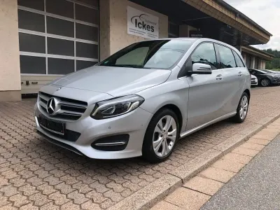 Gebraucht Mercedes B180 Urban 122 PS (89 kW) 2016 Silber Kleinwagen