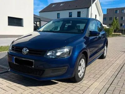 Gebraucht VW Polo 60 PS (44 kW) 2011 Blau Kleinwagen