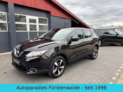 Gebraucht Nissan Qashqai Acenta 116 PS (85 kW) 2016 Schwarz SUV