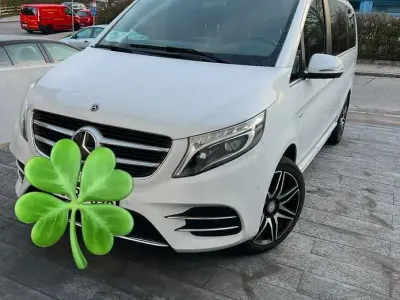 Gebraucht Mercedes V220 Exclusive 190 PS (139 kW) 2017 Weiß Van / Kleinbus