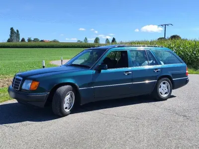 Gebraucht Mercedes 220 150 PS (110 kW) 1995 Grün Kombi