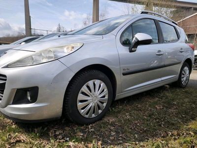 gebraucht Peugeot 207 1,4 Benzin