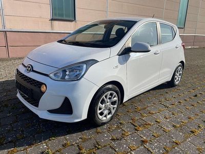 Gebraucht Hyundai i10 67 PS (49 kW) 2017 Weiß Kleinwagen