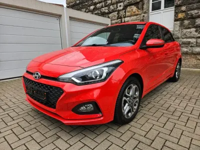 Gebraucht Hyundai i20 Style 101 PS (74 kW) 2018 Rot Limousine