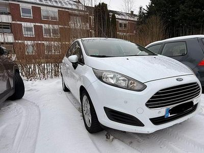 Weiß Gebraucht 2014 Ford Fiesta Ambiente Kleinwagen | 5.499 € (Etwas zu teuer)