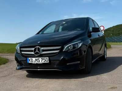 Używany Mercedes B180 Urban 122 KM (89 kW) 2016 Czarny Minivan