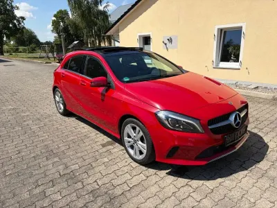 Gebraucht Mercedes A180 Urban 122 PS (89 kW) 2018 Rot Limousine