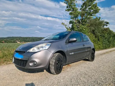 Gebraucht Renault Clio 75 PS (55 kW) 2013 Grau Kleinwagen