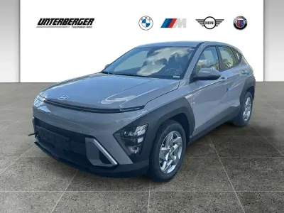 Neu Hyundai Kona Select 150 PS (110 kW) 2026 Grau SUV