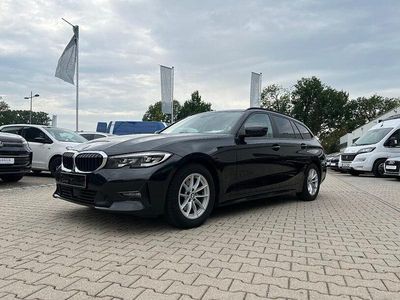 Gebraucht BMW 320 Advantage 190 PS (139 kW) 2022 Black sapphire metallic Kombi