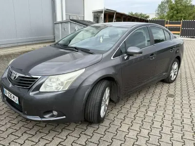 Gebraucht Toyota Avensis Basis 126 PS (92 kW) 2010 Grey metallic Limousine