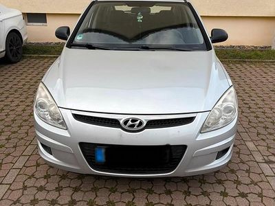 Gebraucht Hyundai i30 109 PS (80 kW) 2009 Silber Kleinwagen