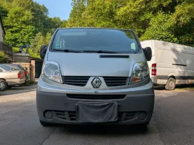 Gebraucht Renault Trafic 114 PS (83 kW) 2007 Silber Van / Kleinbus