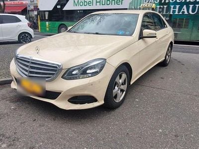 Second-hand Mercedes E200 170 CP (125 kW) 2016 Galben Berlinǎ