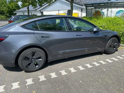 Gebraucht Tesla Model 3 Standard Range Plus 225 kW (306 PS) 2021 Silber Limousine
