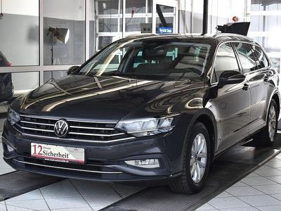 Gebraucht VW Passat 150 PS (110 kW) 2023 Grau Kombi